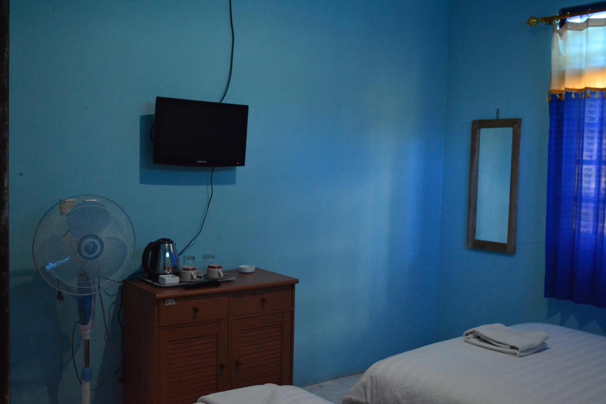 The New Orlinds Guest House Wonosari Номер фото