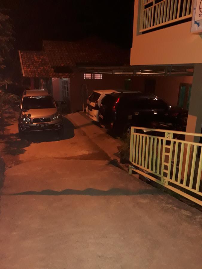 The New Orlinds Guest House Wonosari Экстерьер фото