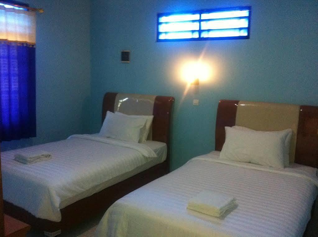 The New Orlinds Guest House Wonosari Экстерьер фото