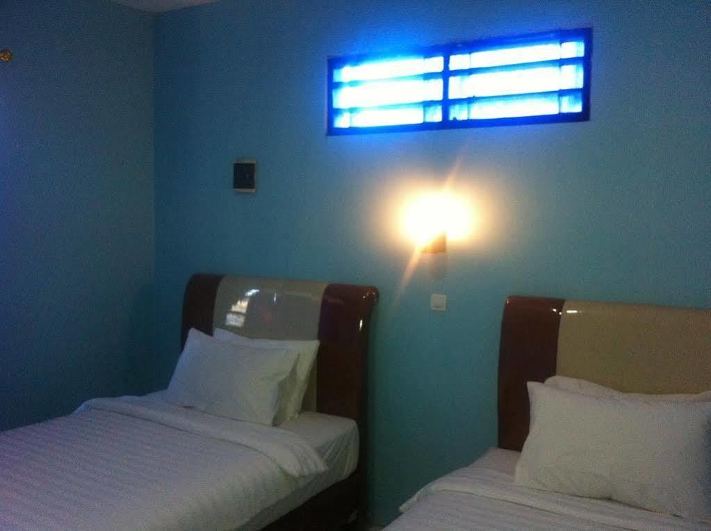 The New Orlinds Guest House Wonosari Экстерьер фото