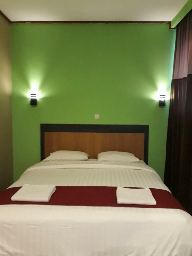The New Orlinds Guest House Wonosari Экстерьер фото