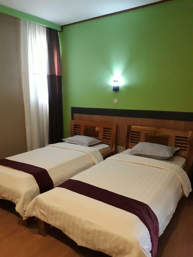 The New Orlinds Guest House Wonosari Экстерьер фото