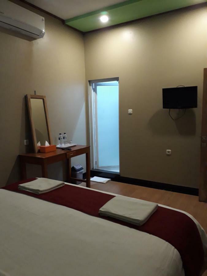 The New Orlinds Guest House Wonosari Экстерьер фото